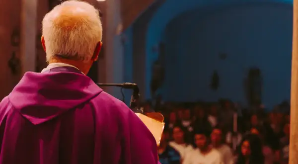 Czy ksiądz na emeryturze może się ożenić? Oto, co musisz wiedzieć