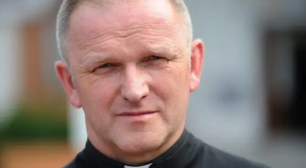 Gdzie mieszka ksiądz Lemański? Odkryj jego życie w Łodzi