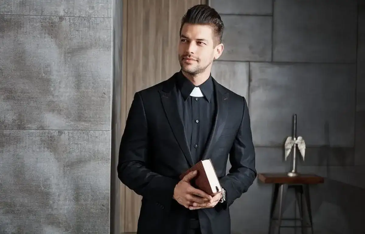 Jak napisać SMS do księdza, aby uniknąć faux pas i być szanowanym